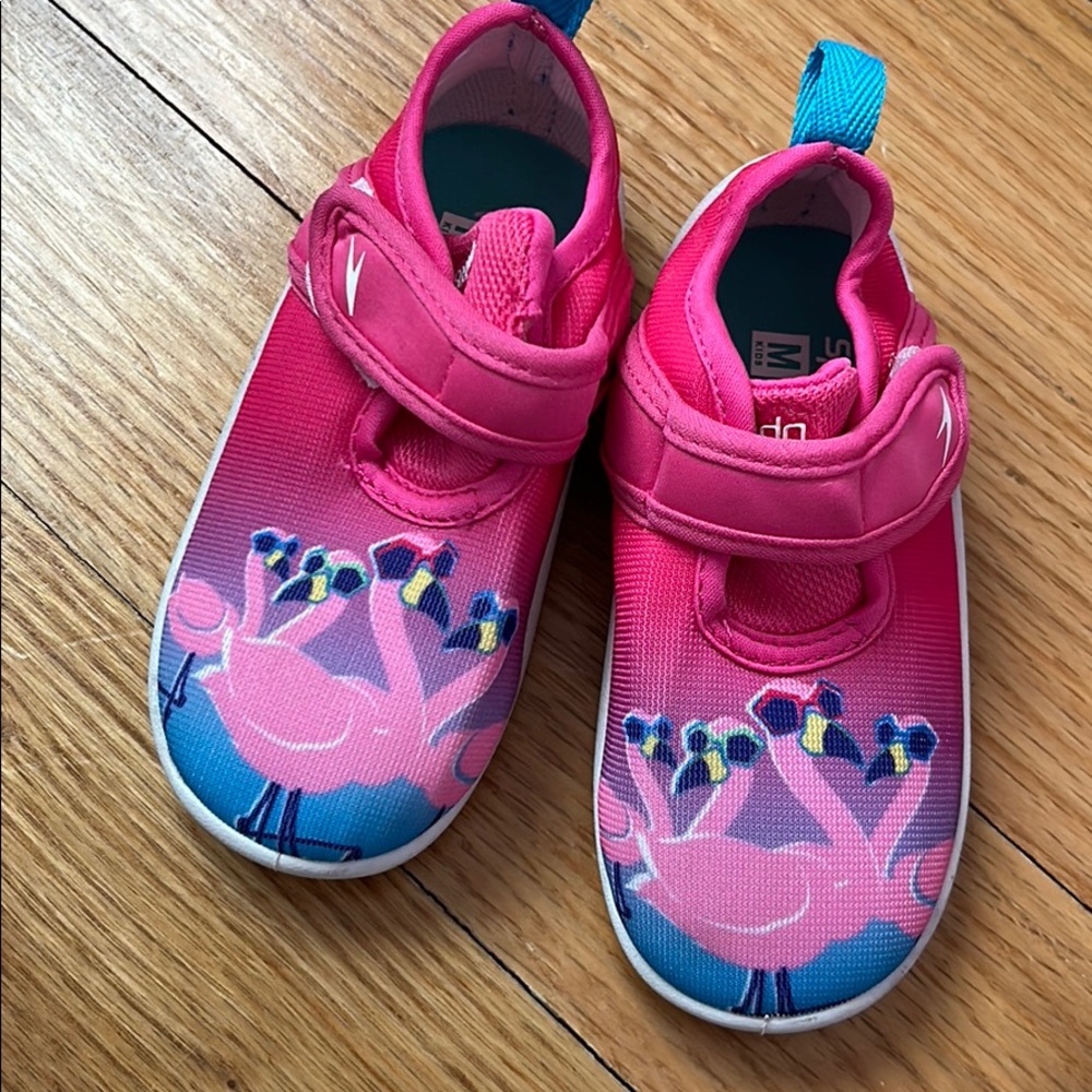 Kids speedo water shoes size medium (7-8)